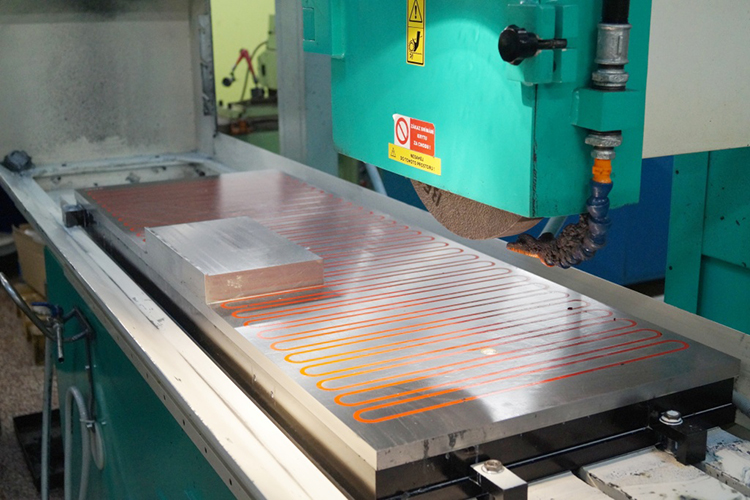 Použití magnetického upínače Elmag Compact