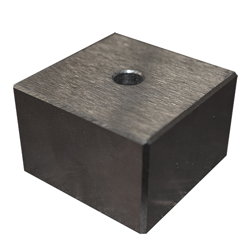 Pevné pólové nástavce pro přenesení magnetického pole